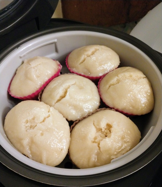 Cooked rice cakes just pulled out of the steamer